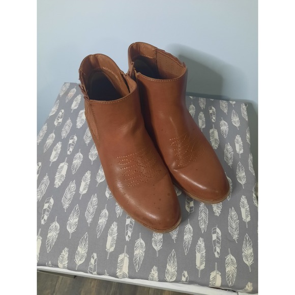FRYE AND CO. Shoes - Frye and Co Jude Cognac Brown Western Ankle Boots Block Heel Size 9M